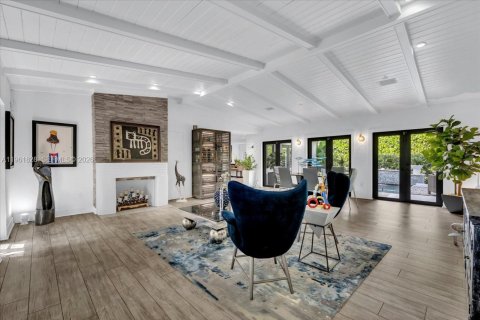 Снять в аренду виллу или дом в Корал-Гейблс, Флорида 4 спальни, 273.88м2, № 2029754 - фото 5