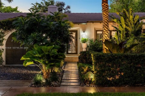 Villa ou maison à louer à Coral Gables, Floride: 3 chambres, 273.88 m2 № 2029754 - photo 29