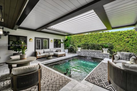 Снять в аренду виллу или дом в Корал-Гейблс, Флорида 4 спальни, 273.88м2, № 2029754 - фото 4
