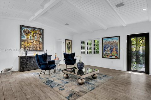 Снять в аренду виллу или дом в Корал-Гейблс, Флорида 4 спальни, 273.88м2, № 2029754 - фото 17