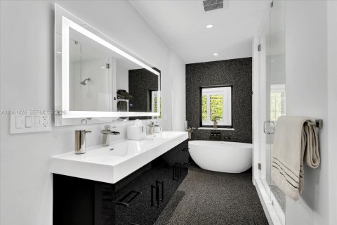 Снять в аренду виллу или дом в Корал-Гейблс, Флорида 4 спальни, 273.88м2, № 2029754 - фото 14