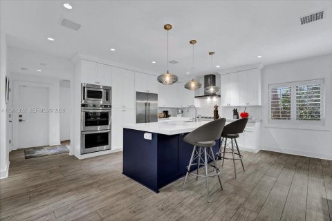 Снять в аренду виллу или дом в Корал-Гейблс, Флорида 4 спальни, 273.88м2, № 2029754 - фото 7