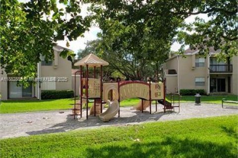Condo in Pembroke Pines, Florida, 1 bedroom  № 1931981 - photo 13