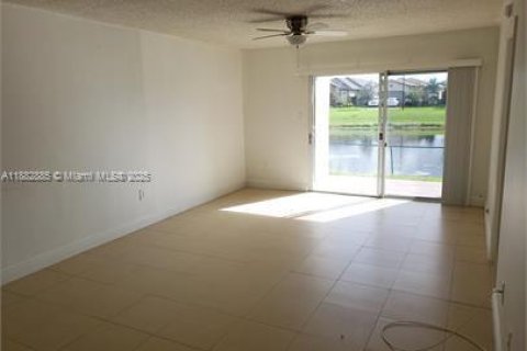 Condo in Pembroke Pines, Florida, 1 bedroom  № 1931981 - photo 5
