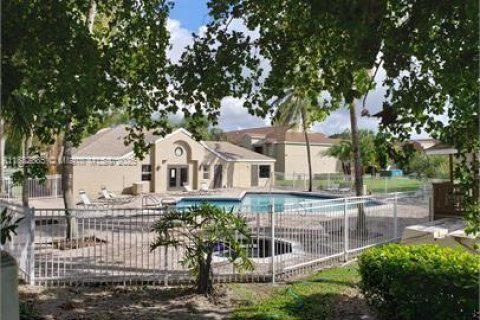 Condo in Pembroke Pines, Florida, 1 bedroom  № 1931981 - photo 12