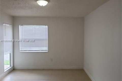 Condo in Pembroke Pines, Florida, 1 bedroom  № 1931981 - photo 7
