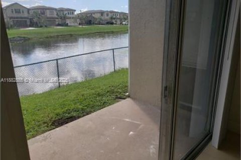 Condo in Pembroke Pines, Florida, 1 bedroom  № 1931981 - photo 6