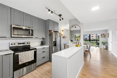 Condo in Sunrise, Florida, 2 bedrooms  № 2021482