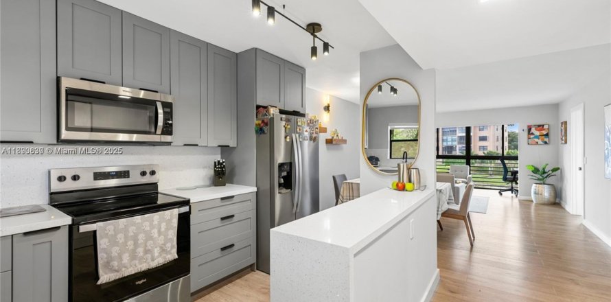 Condo in Sunrise, Florida, 2 bedrooms  № 2021482