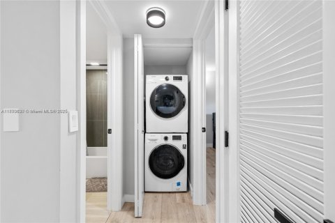 Condo in Sunrise, Florida, 2 bedrooms  № 2021482 - photo 6