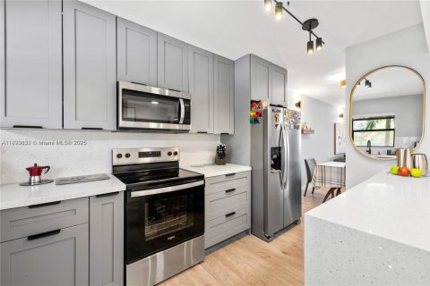 Condo in Sunrise, Florida, 2 bedrooms  № 2021482 - photo 5