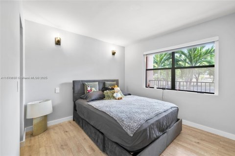 Condo in Sunrise, Florida, 2 bedrooms  № 2021482 - photo 21