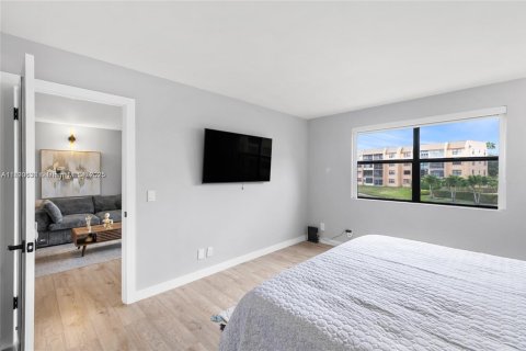 Condo in Sunrise, Florida, 2 bedrooms  № 2021482 - photo 20