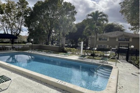 Appartement à louer à Coral Springs, Floride: 2 chambres, 76.18 m2 № 2293310 - photo 2
