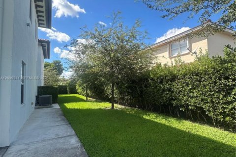 House in Miami, Florida 2 bedrooms, 92.9 sq.m. № 2087167 - photo 3