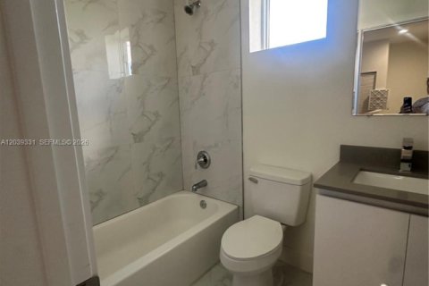 House in Miami, Florida 2 bedrooms, 92.9 sq.m. № 2087167 - photo 6
