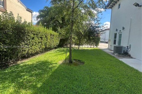 House in Miami, Florida 2 bedrooms, 92.9 sq.m. № 2087167 - photo 2