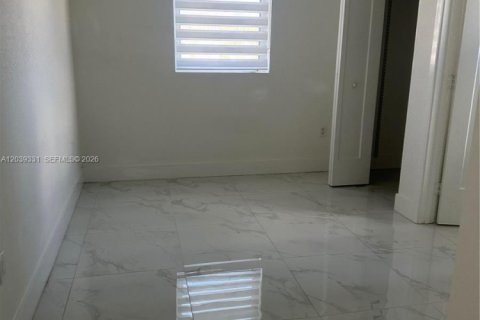 House in Miami, Florida 2 bedrooms, 92.9 sq.m. № 2087167 - photo 9