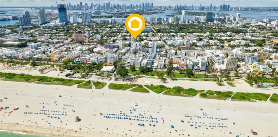 Estudio en el Condominio en Miami Beach, Florida  № 1992494