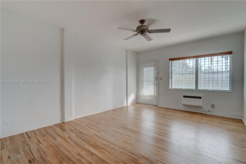 Condominio en venta en Miami Beach, Florida № 1992494 - foto 12