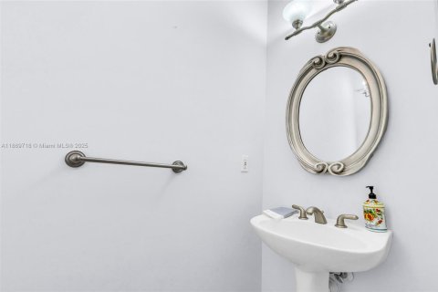 Townhouse in Fort Lauderdale, Florida 3 bedrooms, 232.44 sq.m. № 1928085 - photo 12