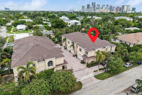 Townhouse in Fort Lauderdale, Florida 3 bedrooms, 232.44 sq.m. № 1928085 - photo 4