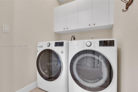 Townhouse in Fort Lauderdale, Florida 3 bedrooms, 232.44 sq.m. № 1928085 - photo 24