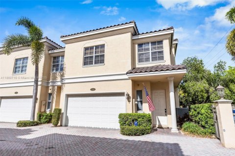 Townhouse in Fort Lauderdale, Florida 3 bedrooms, 232.44 sq.m. № 1928085 - photo 2