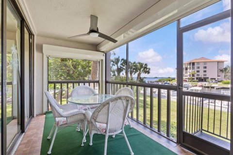 Condo in Tarpon Springs, Florida, 2 bedrooms  № 2386228 - photo 25