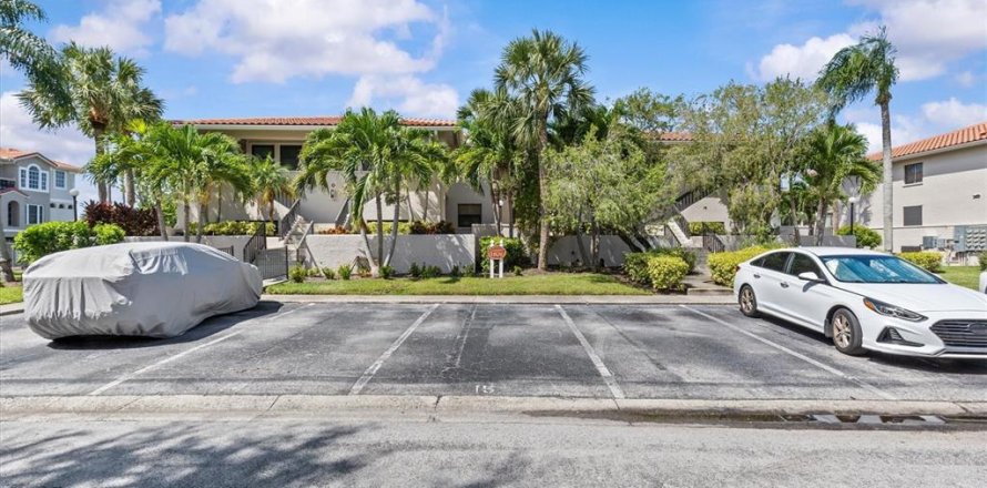 Condo in Tarpon Springs, Florida, 2 bedrooms  № 2386228