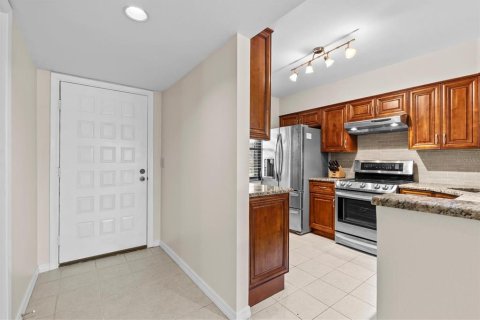 Condo in Tarpon Springs, Florida, 2 bedrooms  № 2386228 - photo 30