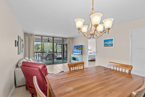 Condo in Tarpon Springs, Florida, 2 bedrooms  № 2386228 - photo 12