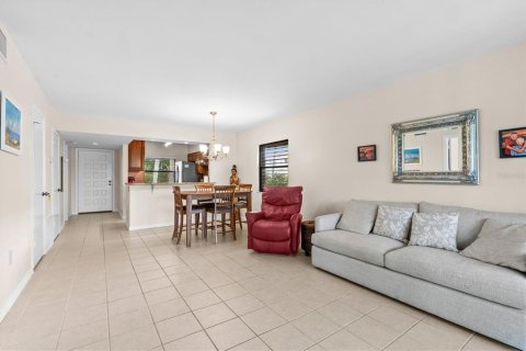 Condo in Tarpon Springs, Florida, 2 bedrooms  № 2386228 - photo 15