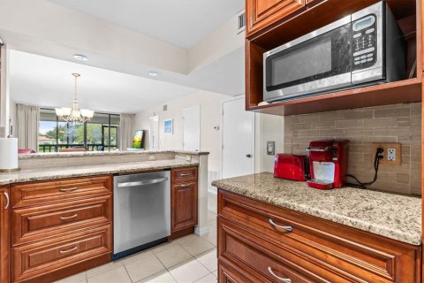 Condo in Tarpon Springs, Florida, 2 bedrooms  № 2386228 - photo 9