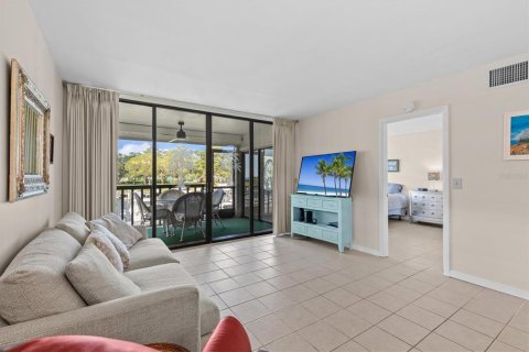 Condo in Tarpon Springs, Florida, 2 bedrooms  № 2386228 - photo 14