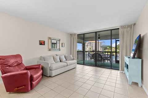 Condo in Tarpon Springs, Florida, 2 bedrooms  № 2386228 - photo 13
