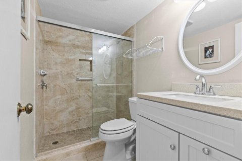 Condo in Tarpon Springs, Florida, 2 bedrooms  № 2386228 - photo 19