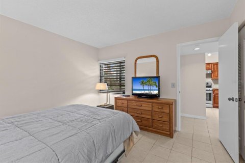 Condo in Tarpon Springs, Florida, 2 bedrooms  № 2386228 - photo 18