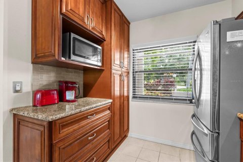 Condo in Tarpon Springs, Florida, 2 bedrooms  № 2386228 - photo 8