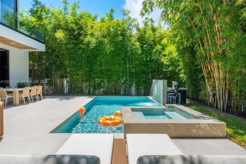 Villa ou maison à vendre à Miami Beach, Floride: 3 chambres, 236.25 m2 № 2409566 - photo 4