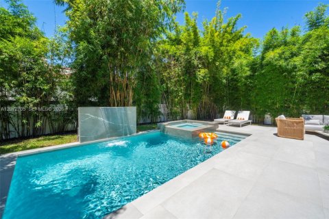 Villa ou maison à vendre à Miami Beach, Floride: 3 chambres, 236.25 m2 № 2409566 - photo 5