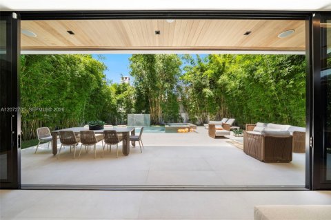 Villa ou maison à vendre à Miami Beach, Floride: 3 chambres, 236.25 m2 № 2409566 - photo 2