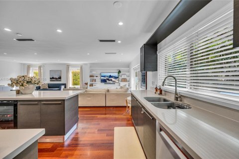 Купить виллу или дом в Корал-Гейблс, Флорида 3 спальни, 157.75м2, № 2005524 - фото 15