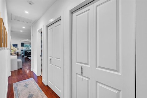 Купить виллу или дом в Корал-Гейблс, Флорида 3 спальни, 157.75м2, № 2005524 - фото 25