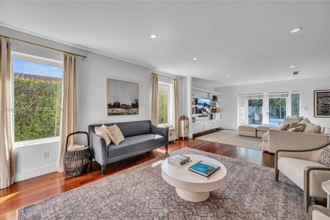 Купить виллу или дом в Корал-Гейблс, Флорида 3 спальни, 157.75м2, № 2005524 - фото 3