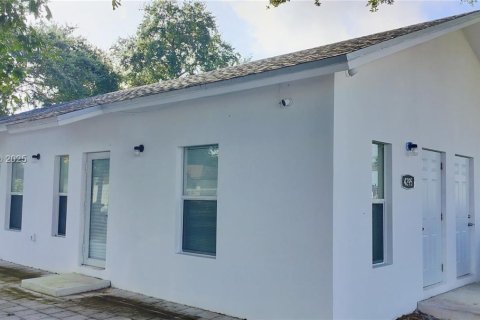 House in Miami, Florida 4 bedrooms, 113.81 sq.m. № 1980730 - photo 7