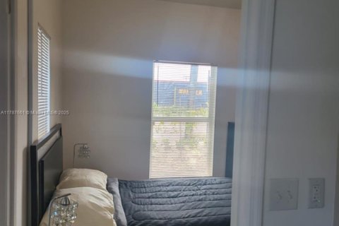 House in Miami, Florida 4 bedrooms, 113.81 sq.m. № 1980730 - photo 18