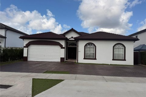 House in Miami, Florida 4 bedrooms, 170.85 sq.m. № 2041868 - photo 2