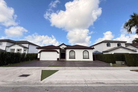 House in Miami, Florida 4 bedrooms, 170.85 sq.m. № 2041868