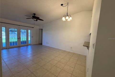 House in Brandon, Florida 3 bedrooms, 107.95 sq.m. № 2377996 - photo 9